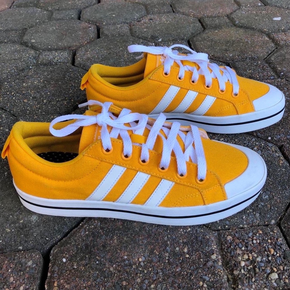 (Women’s 7.5) Adidas Yellow Bravada Cloudfoam Skateboarding Shoes.